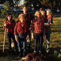Foto Cloris Leachman, Garret Dillahunt, Lucas Neff, Martha Plimpton, Shannon Woodward