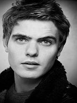 Alex Roe