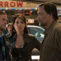 Foto Charlie Hunnam, Jimmy Smits, Katey Sagal