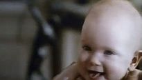 <strong>Três Solteirões e um Bebê</strong> Trailer Original