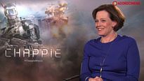 Chappie Entrevista legendada com Sigourney Weaver, Dev Patel e o diretor, Neill Blomkamp