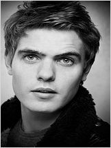 Alex Roe