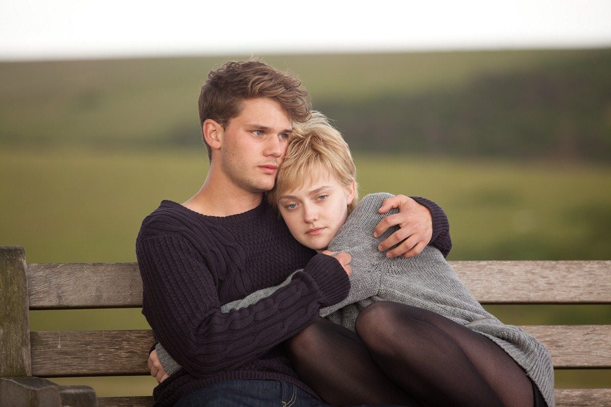 Foto de Jeremy Irvine Agora e Para Sempre Foto Dakota Fanning, Jeremy Irvine AdoroCinema