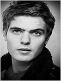 Alex Roe