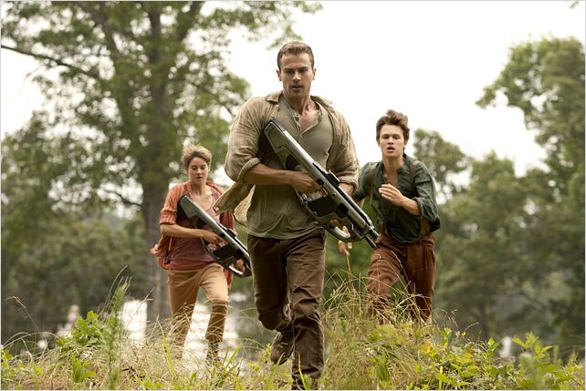 A Série Divergente: Insurgente : Foto Ansel Elgort, Shailene Woodley, Theo James