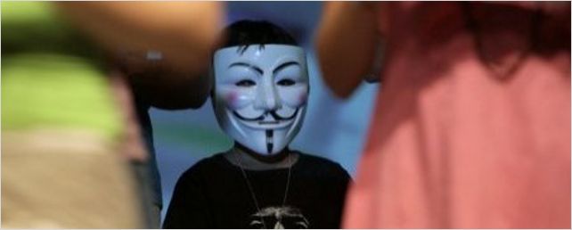 Diário de Brasília: protesto e filme sobre Ney Matogrosso incendeiam o público
