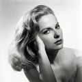 Foto Martha Hyer