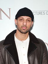 foto de Ari'el Stachel