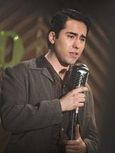 foto de John Lloyd Young