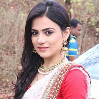 Foto Radhika Madan
