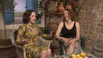 imagem de Mamma Mia! Lá Vamos Nós de Novo Entrevista com Alexa Davies e Jessica Keenan Wynn