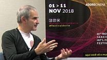 imagem de Vidas Duplas Entrevista Diretor Olivier Assayas