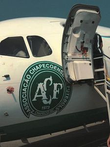 Pôster de Dossiê Chapecó – O Jogo Por Trás da Tragédia Temporada 1