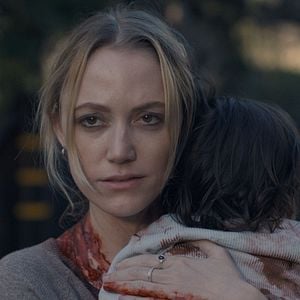 Foto A Mão Que Balança o Berço