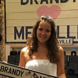 Foto Brandy Melville e o Culto Perverso da Moda Rápida