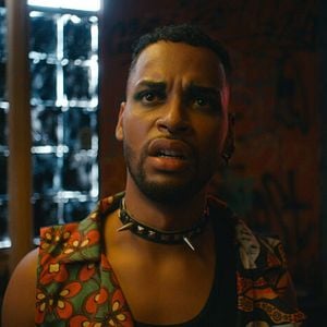 Foto Chove Sobre Babel