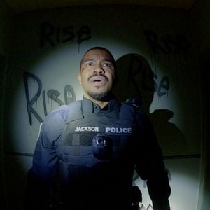 Foto POV: Presença Oculta