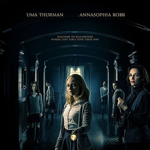 Foto Por um Corredor Escuro