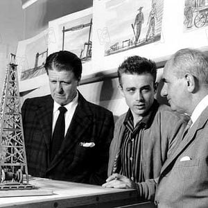 Foto Assim Caminha a Humanidade