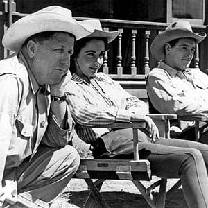 Foto Assim Caminha a Humanidade