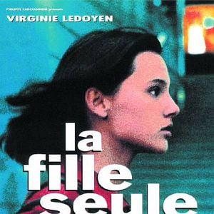 Foto Uma Garota Solitária