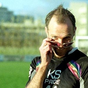 Foto 11 Homens Dentro do Campo e Fora do Armário