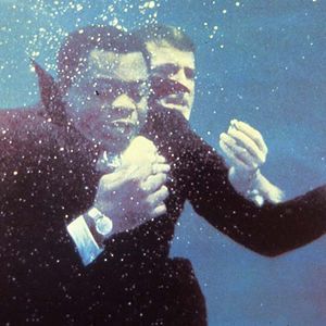 Foto Com 007 Viva e Deixe Morrer