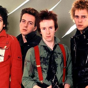 Foto Joe Strummer: O Futuro Está para Ser Escrito