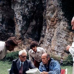 Foto Dois Homens Contra uma Cidade