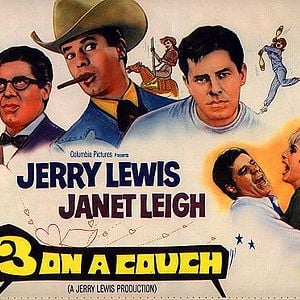 Foto Três em um Sofá