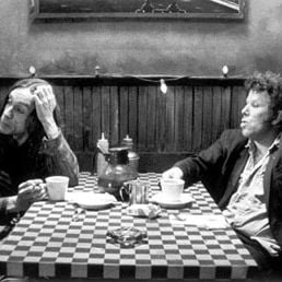 Foto Sobre Café e Cigarros