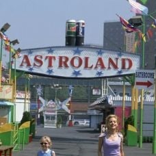 Foto Grande Menina, Pequena Mulher