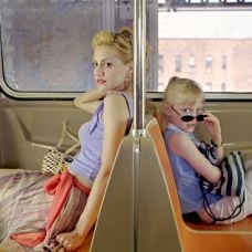 Foto Grande Menina, Pequena Mulher