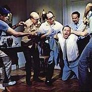 Foto Um Estranho Casal