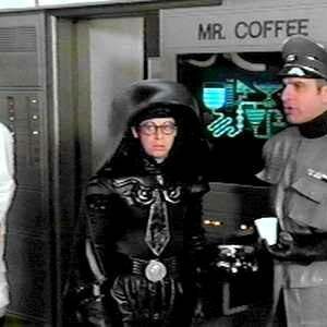 Foto S.O.S. - Tem um Louco Solto no Espaço