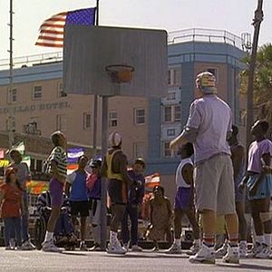 Foto Homens Brancos Não Sabem Enterrar