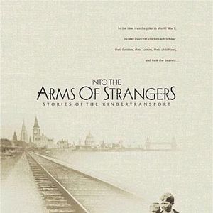 Foto Nos Braços de Estranhos - Histórias do Kindertransport
