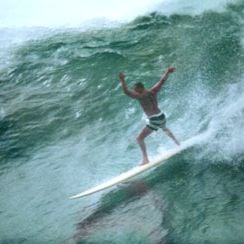 Foto Riding Giants - No Limite da Emoção