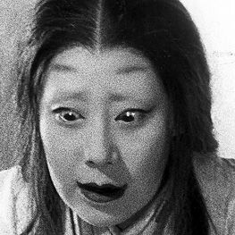 Foto Trono Manchado de Sangue