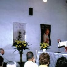 Foto Dom Helder Câmara - O Santo Rebelde