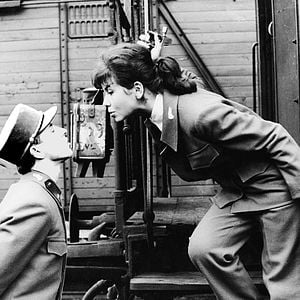 Foto Trens Estreitamente Vigiados