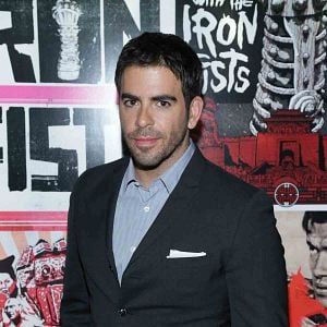 Foto O Homem com Punhos de Ferro