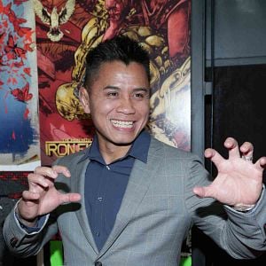 Foto O Homem com Punhos de Ferro