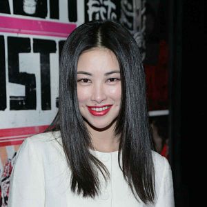 Foto O Homem com Punhos de Ferro