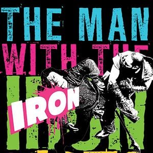 Foto O Homem com Punhos de Ferro