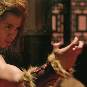 Foto O Homem com Punhos de Ferro