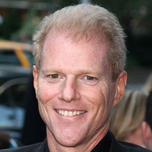 Next photo of Noah Emmerich