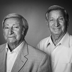 Foto No Place on Earth