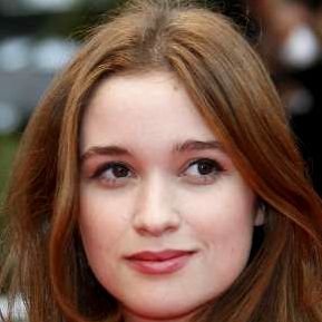 Foto Alice Englert