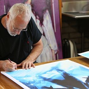 Foto Drew: The Man Behind the Poster